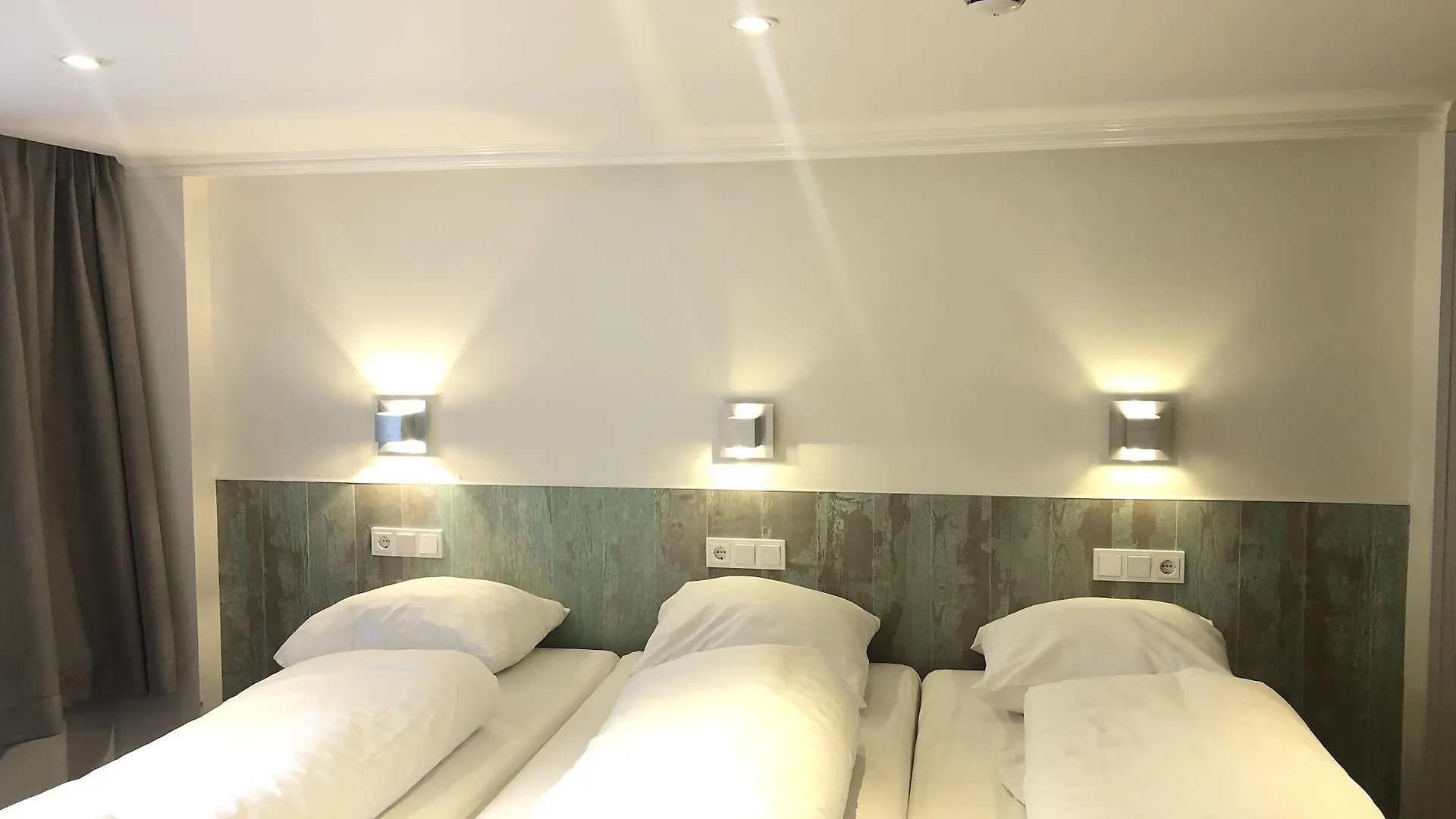 Hotel Damrak Inn Amsterdam 2*,  Netherlands