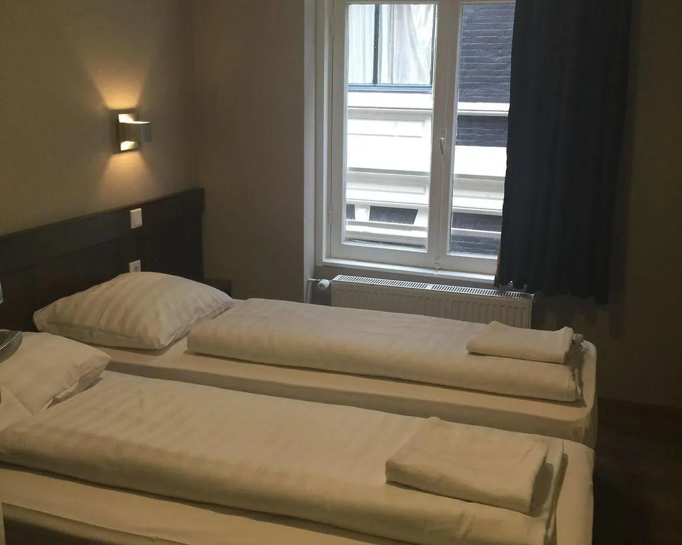 **  Hotel Damrak Inn Amsterdam Netherlands